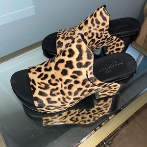 Naked feet Leonard print 8 1/2